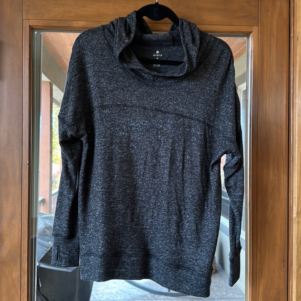 Never worn cute yoga top